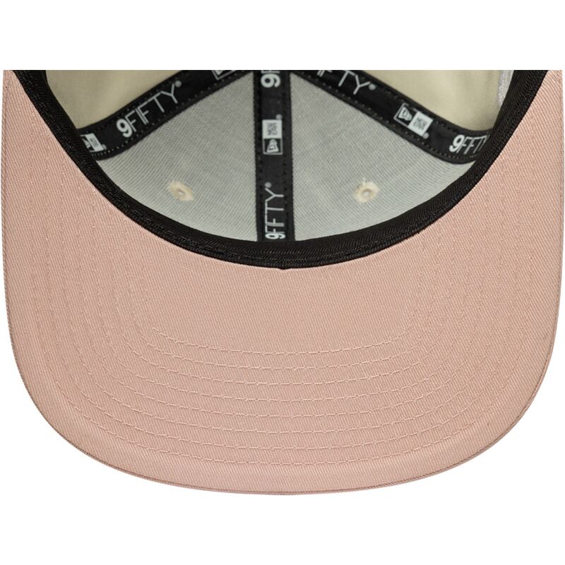 gorra-plana-beige-snapback-con-logo-rosa-9fifty-original-fit-world-series-patch-de-los-angeles-dodgers-mlb-de-new-era