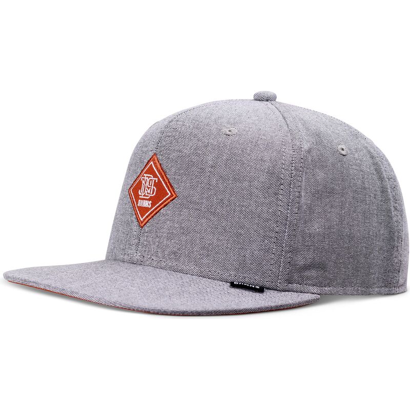 gorra-plana-gris-snapback-con-logo-rojo-oxfordcontra-de-djinns