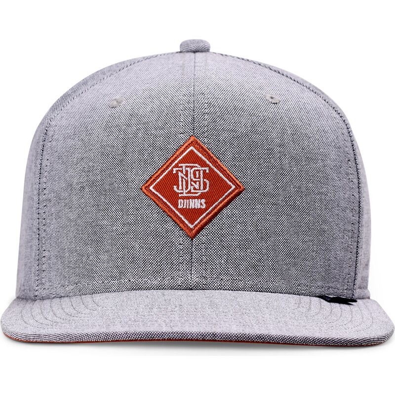 gorra-plana-gris-snapback-con-logo-rojo-oxfordcontra-de-djinns
