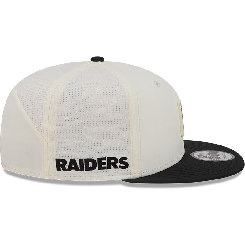 gorra-plana-beige-y-negra-snapback-9fifty-training-pack-2026-de-las-vegas-raiders-nfl-de-new-era