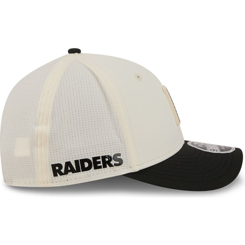 gorra-curva-beige-y-negra-snapback-9forty-m-crown-training-pack-2026-de-las-vegas-raiders-nfl-de-new-era