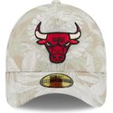 gorra-curva-beige-ajustada-59forty-a-frame-leafy-palm-de-chicago-bulls-nba-de-new-era