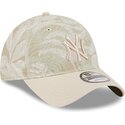 gorra-curva-beige-ajustable-9twenty-leafy-palm-de-new-york-yankees-mlb-de-new-era