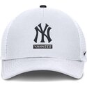 gorra-trucker-blanca-primetime-dri-fit-rise-structured-de-new-york-yankees-mlb-de-nike