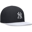 gorra-plana-azul-marino-y-blanca-snapback-para-nino-dri-fit-pro-structured-square-bill-de-new-york-yankees-mlb-de-nike