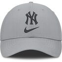 gorra-curva-gris-ajustable-primetime-club-structured-uv-poly-ripstop-de-new-york-yankees-mlb-de-nike