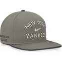 gorra-plana-verde-snapback-dri-fit-pro-structured-square-bill-de-new-york-yankees-mlb-de-nike