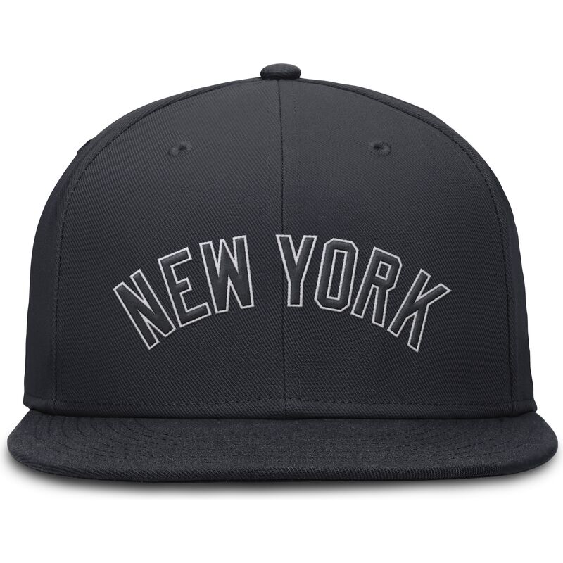 gorra-plana-azul-marino-ajustada-dri-fit-true-structured-round-bill-de-new-york-yankees-mlb-de-nike gorra-plana-azul-marino-ajustada-dri-fit-true-structured-round-bill-de-new-york-yankees-mlb-de-nike