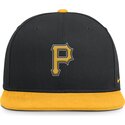 gorra-plana-negra-y-amarilla-snapback-dri-fit-pro-structured-square-bill-de-pittsburgh-pirates-mlb-de-nike