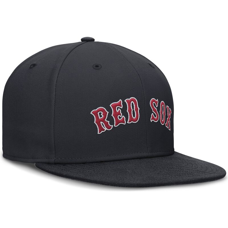 gorra-plana-azul-marino-ajustada-dri-fit-true-structured-round-bill-de-boston-red-sox-mlb-de-nike gorra-plana-azul-marino-ajustada-dri-fit-true-structured-round-bill-de-boston-red-sox-mlb-de-nike