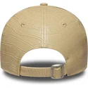 gorra-curva-beige-ajustable-para-mujer-con-logo-beige-9forty-pu-pattern-de-new-york-yankees-mlb-de-new-era
