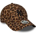 gorra-curva-leopardo-ajustable-para-mujer-con-logo-negro-9forty-leopard-cord-de-new-york-yankees-mlb-de-new-era