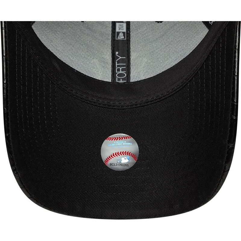 gorra-curva-negra-ajustable-para-mujer-con-logo-negro-9forty-pu-pattern-de-new-york-yankees-mlb-de-new-era gorra-curva-negra-ajustable-para-mujer-con-logo-negro-9forty-pu-pattern-de-new-york-yankees-mlb-de-new-era
