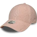 gorra-curva-rosa-snapback-para-mujer-con-logo-rosa-9forty-m-crown-winter-borg-de-new-york-yankees-mlb-de-new-era