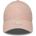 gorra-curva-rosa-snapback-para-mujer-con-logo-rosa-9forty-m-crown-winter-borg-de-new-york-yankees-mlb-de-new-era