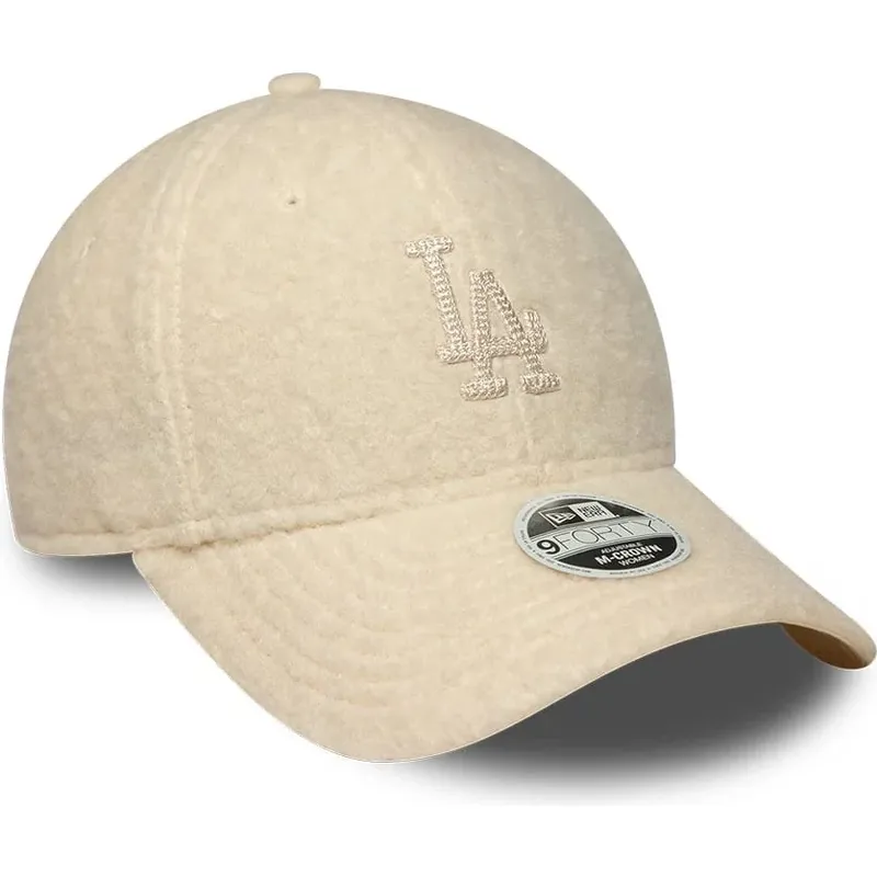 gorra-curva-beige-snapback-para-mujer-con-logo-beige-9forty-m-crown-winter-borg-de-los-angeles-dodgers-mlb-de-new-era gorra-curva-beige-snapback-para-mujer-con-logo-beige-9forty-m-crown-winter-borg-de-los-angeles-dodgers-mlb-de-new-era