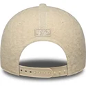 gorra-curva-beige-snapback-para-mujer-con-logo-beige-9forty-m-crown-winter-borg-de-los-angeles-dodgers-mlb-de-new-era