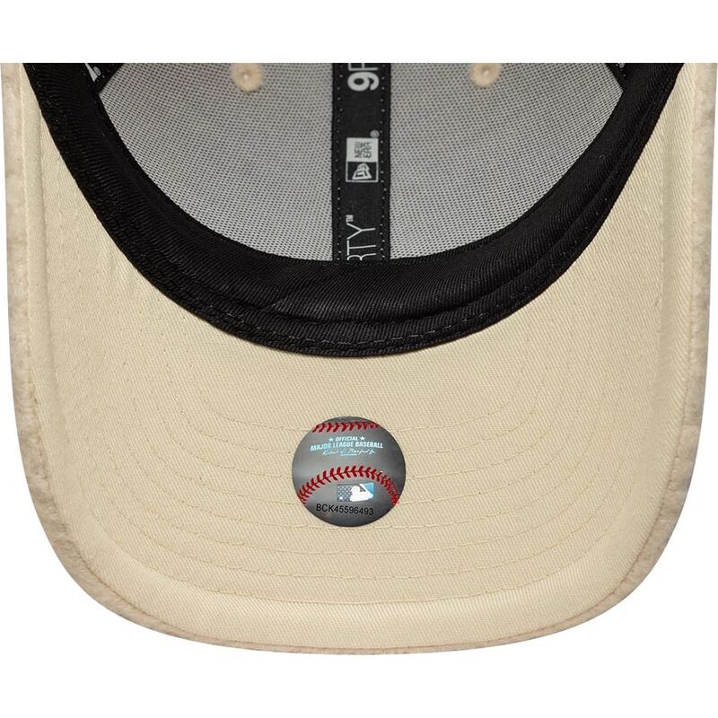 gorra-curva-beige-snapback-para-mujer-con-logo-beige-9forty-m-crown-winter-borg-de-los-angeles-dodgers-mlb-de-new-era gorra-curva-beige-snapback-para-mujer-con-logo-beige-9forty-m-crown-winter-borg-de-los-angeles-dodgers-mlb-de-new-era