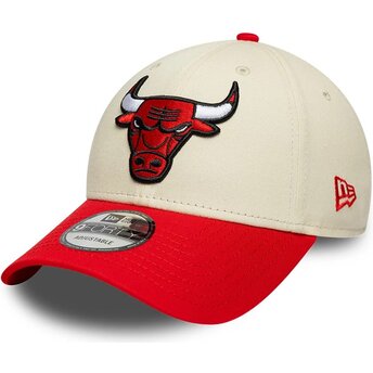 Gorra curva beige y roja ajustable 9FORTY Colour Block de Chicago Bulls NBA de New Era