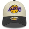gorra-curva-beige-y-negra-ajustable-9forty-colour-block-de-los-angeles-lakers-nba-de-new-era