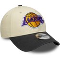 gorra-curva-beige-y-negra-ajustable-9forty-colour-block-de-los-angeles-lakers-nba-de-new-era
