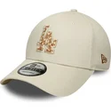 gorra-curva-beige-ajustable-con-logo-marron-9forty-faux-pony-infill-de-los-angeles-dodgers-mlb-de-new-era
