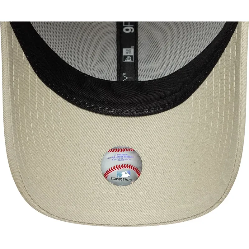 gorra-curva-beige-ajustable-con-logo-marron-9forty-faux-pony-infill-de-los-angeles-dodgers-mlb-de-new-era