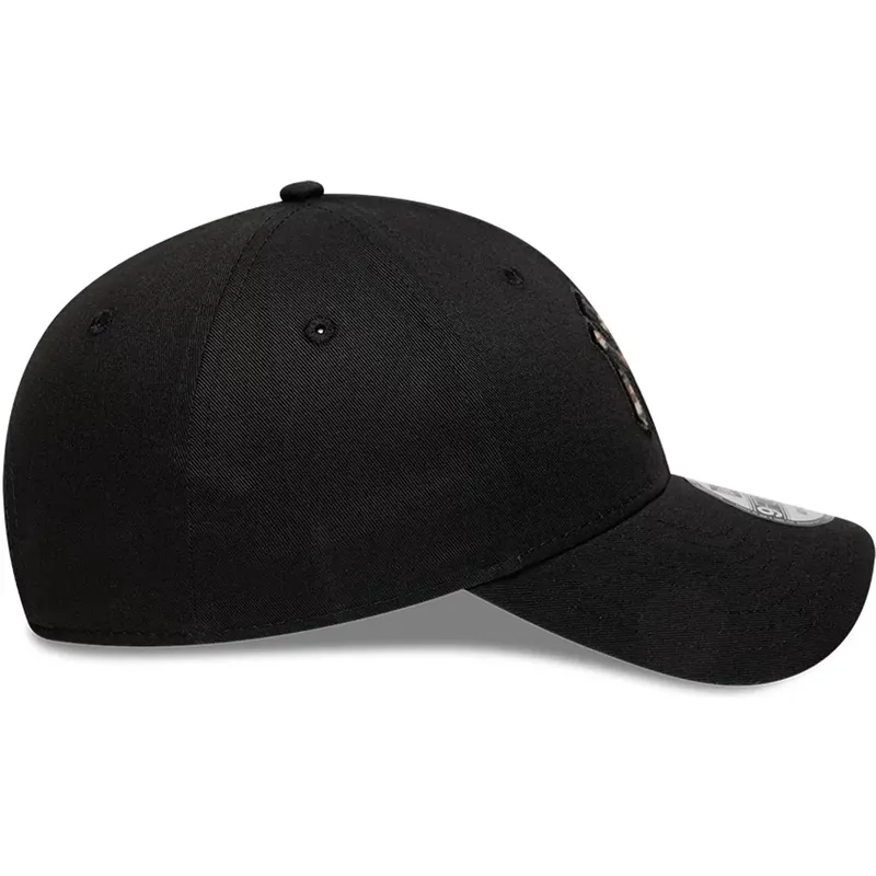 gorra-curva-negra-ajustable-con-logo-marron-9forty-faux-pony-infill-de-new-york-yankees-mlb-de-new-era gorra-curva-negra-ajustable-con-logo-marron-9forty-faux-pony-infill-de-new-york-yankees-mlb-de-new-era