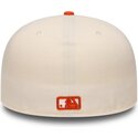 gorra-plana-beige-y-naranja-ajustada-con-logo-naranja-59fifty-league-essential-de-new-york-yankees-mlb-de-new-era