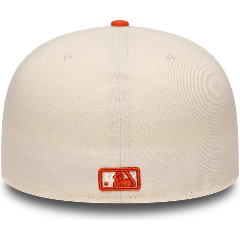 gorra-plana-beige-y-naranja-ajustada-con-logo-naranja-59fifty-league-essential-de-new-york-yankees-mlb-de-new-era