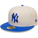 gorra-plana-beige-y-azul-ajustada-con-logo-azul-59fifty-league-essential-de-new-york-yankees-mlb-de-new-era