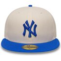 gorra-plana-beige-y-azul-ajustada-con-logo-azul-59fifty-league-essential-de-new-york-yankees-mlb-de-new-era