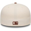 gorra-plana-marron-y-beige-ajustada-con-logo-marron-59fifty-league-essential-de-new-york-yankees-mlb-de-new-era