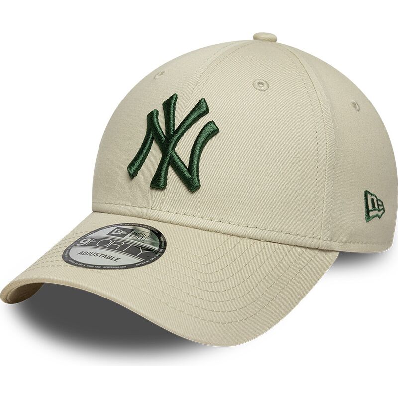 gorra-curva-beige-ajustable-con-logo-verde-oscuro-9forty-league-essential-de-new-york-yankees-mlb-de-new-era