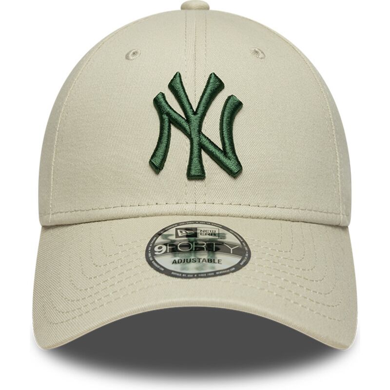 gorra-curva-beige-ajustable-con-logo-verde-oscuro-9forty-league-essential-de-new-york-yankees-mlb-de-new-era
