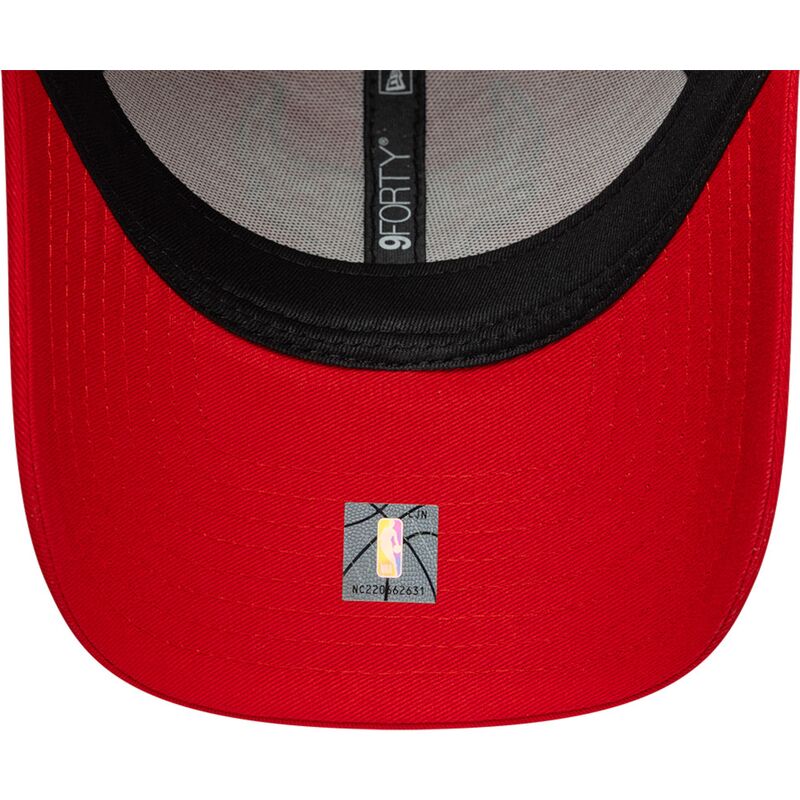 gorra-curva-roja-ajustable-con-logo-rojo-9forty-outline-de-chicago-bulls-nba-de-new-era gorra-curva-roja-ajustable-con-logo-rojo-9forty-outline-de-chicago-bulls-nba-de-new-era