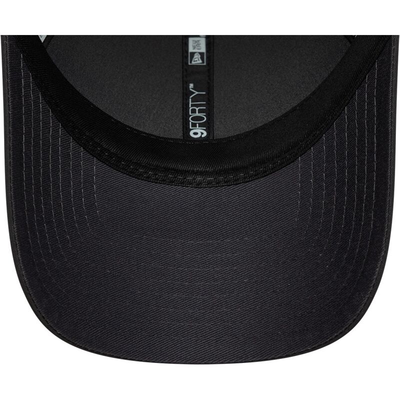 gorra-curva-gris-oscuro-ajustable-con-logo-negro-9forty-metal-de-manchester-united-football-club-premier-league-de-new-era gorra-curva-gris-oscuro-ajustable-con-logo-negro-9forty-metal-de-manchester-united-football-club-premier-league-de-new-era