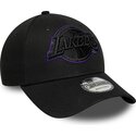 gorra-curva-negra-ajustable-con-logo-violeta-9forty-outline-de-los-angeles-lakers-nba-de-new-era