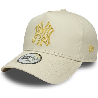 Gorra curva beige snapback con logo dorado E Frame Metallic Outline de New York Yankees MLB de New Era