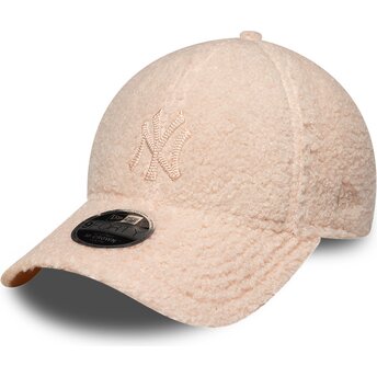Gorra curva rosa snapback para niño con logo rosa 9FORTY M-Crown Winter Borg de New York Yankees MLB de New Era