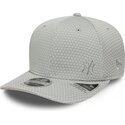 gorra-curva-gris-snapback-con-logo-gris-9seventy-stretch-snap-mesh-flawless-de-new-york-yankees-mlb-de-new-era