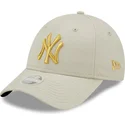 gorra-curva-beige-ajustable-para-mujer-con-logo-dorado-9forty-metallic-logo-de-new-york-yankees-mlb-de-new-era