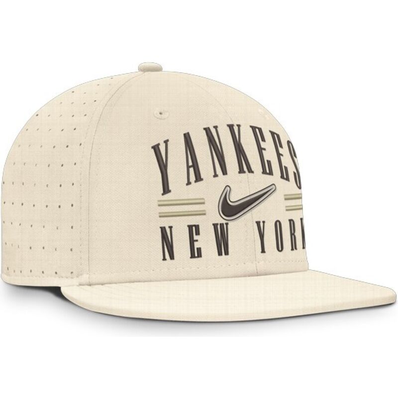 gorra-plana-beige-ajustada-dri-fit-true-structured-aero-bill-de-new-york-yankees-mlb-de-nike