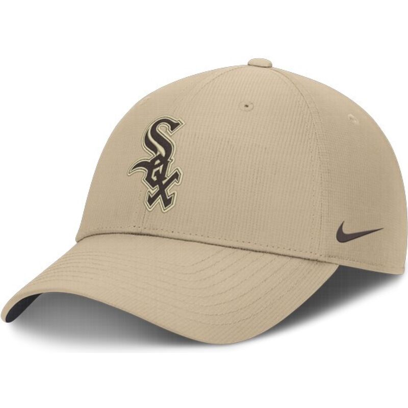 gorra-curva-beige-ajustable-con-logo-marron-club-structured-uv-poly-ripstop-de-chicago-white-sox-mlb-de-nike gorra-curva-beige-ajustable-con-logo-marron-club-structured-uv-poly-ripstop-de-chicago-white-sox-mlb-de-nike