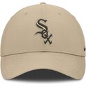 gorra-curva-beige-ajustable-con-logo-marron-club-structured-uv-poly-ripstop-de-chicago-white-sox-mlb-de-nike