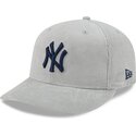 gorra-curva-gris-ajustada-con-logo-azul-marino-59fifty-cord-de-new-york-yankees-mlb-de-new-era
