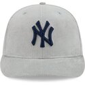 gorra-curva-gris-ajustada-con-logo-azul-marino-59fifty-cord-de-new-york-yankees-mlb-de-new-era