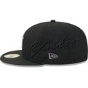 gorra-plana-negra-ajustada-con-logo-gris-59fifty-side-script-de-new-york-yankees-mlb-de-new-era