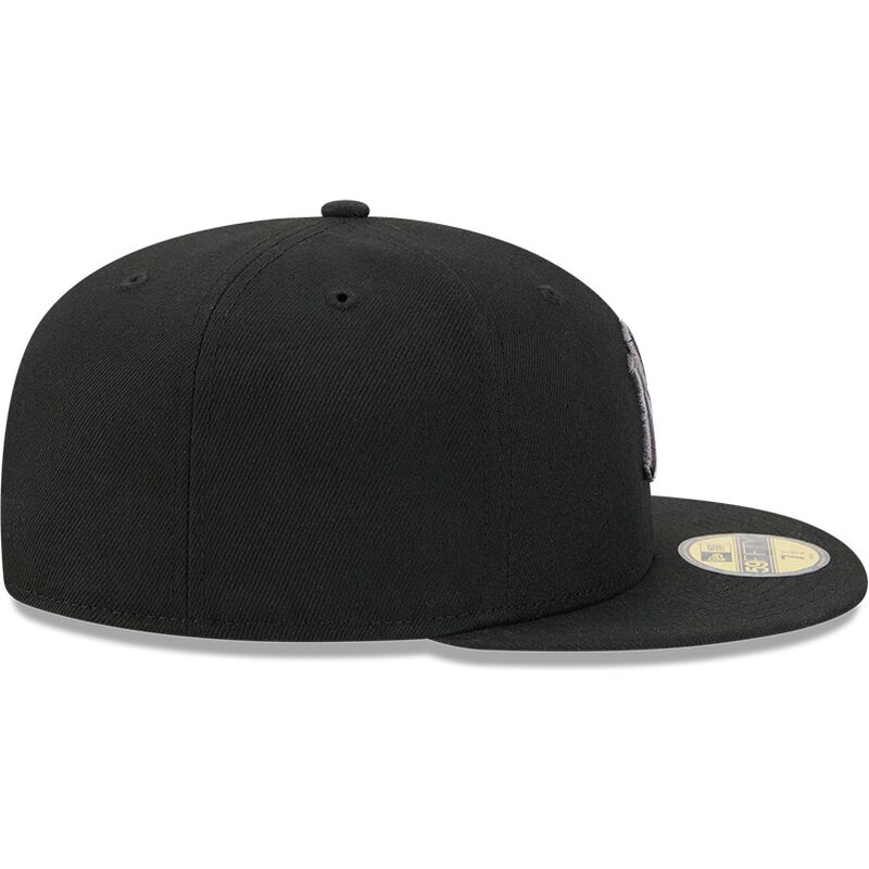 gorra-plana-negra-ajustada-con-logo-gris-59fifty-side-script-de-new-york-yankees-mlb-de-new-era