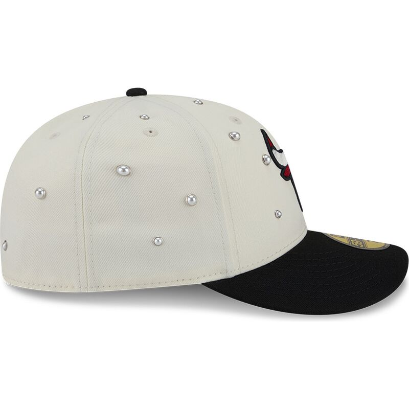 gorra-curva-beige-y-negra-ajustada-59fifty-beads-na-lifestyle-f1-de-chicago-bulls-nba-de-new-era